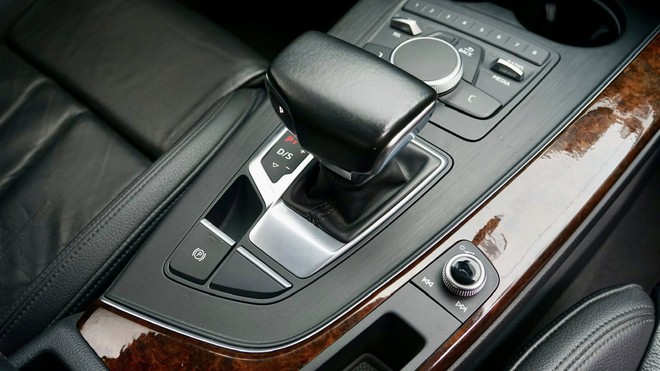 Audi A4 hàng hiếm bán lại ngang Kia K3 'đập hộp': Là bản 'full option' từng dùng cho sự kiện đặc biệt với rèm và loa hàng hiệu - Ảnh 12.