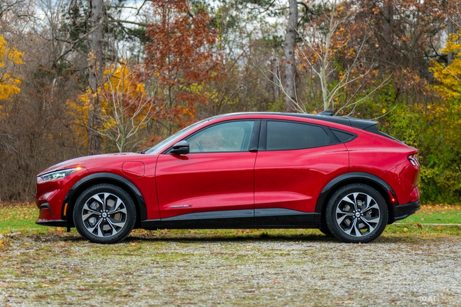 Đ&acirc;y l&agrave; bản Ford Mustang Mach-E sắp b&aacute;n tại Việt Nam: Diện mạo kh&aacute;c xe nhập tư, pin khủng, đầy b&igrave;nh c&oacute; thể chạy H&agrave; Nội - Quảng B&igrave;nh - Ảnh 8.