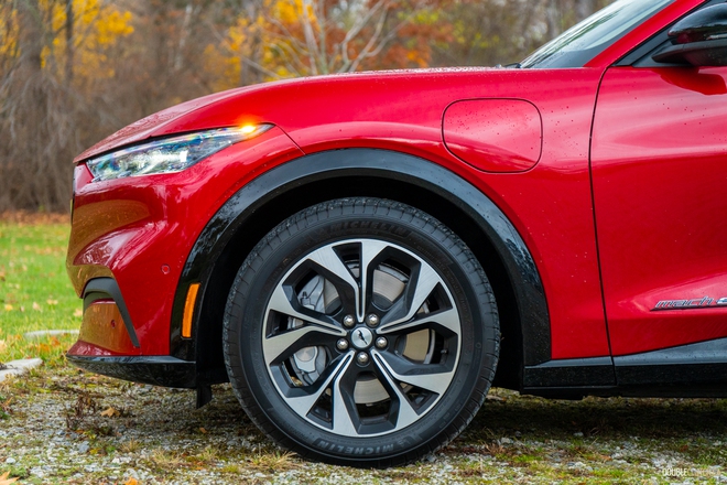 Đ&acirc;y l&agrave; bản Ford Mustang Mach-E sắp b&aacute;n tại Việt Nam: Diện mạo kh&aacute;c xe nhập tư, pin khủng, đầy b&igrave;nh c&oacute; thể chạy H&agrave; Nội - Quảng B&igrave;nh - Ảnh 11.