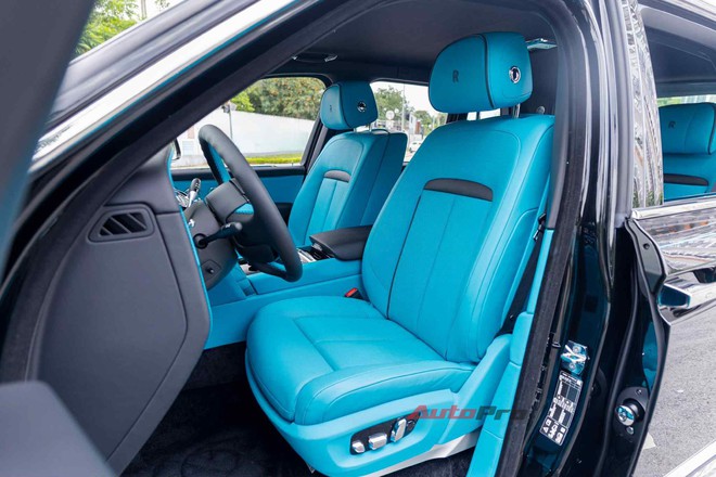 'Biệt thự di động' Rolls-Royce Cullinan Series II đầu tiên tại Việt Nam: Giá đồn đoán hơn 50 tỷ đồng, hàng ghế sau 4 chỗ kiểu thương gia, chưa phải xe duy nhất - Ảnh 6.