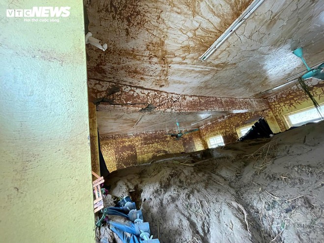 Ngôi trường bị vùi lấp sau lũ dữ, hiệu trưởng nghẹn ngào khi nhắc đến học sinh - Ảnh 6.