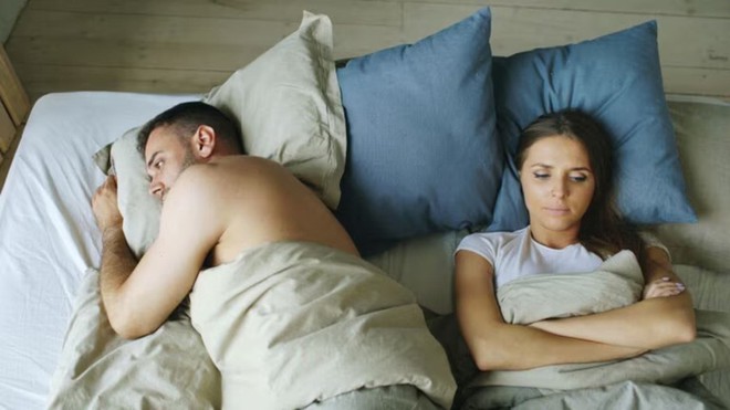 Tình Dục Sau Mãn Kinh Không Nhất Thiết Phải Lùi Vào Dĩ Vãng, Nhưng Đó Là Một Sự Thật Mà Nhiều Phụ Nữ Phải Âm Thầm Đối Mặt. (Ảnh: Itn) Tình Dục Sau Mãn Kinh Không Nhất Thiết Phải Lùi Vào Dĩ Vãng, Nhưng Đó Là Một Sự Thật Mà Nhiều Phụ Nữ Phải Âm Thầm Đối Mặt. (Ảnh: Itn)
