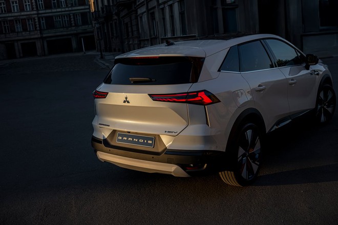 'Huyền thoại một thời' Mitsubishi Grandis hồi sinh sau 13 năm: Là xe SUV hợp thời hơn, động cơ hybrid - Ảnh 4.