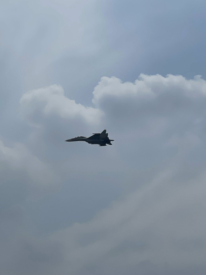 Hình ảnh hiếm có: Trực thăng Mi cùng tiêm kích Su-30MK2 cùng xuất hiện trên bầu trời quảng trường Ba Đình - Ảnh 9.