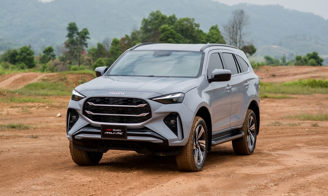 Isuzu mu-X ra mắt chưa đầy 1 tháng đã giảm giá tại đại lý: Bản tiêu chuẩn còn 914 triệu đồng, chưa giảm sâu như Everest - Ảnh 4.