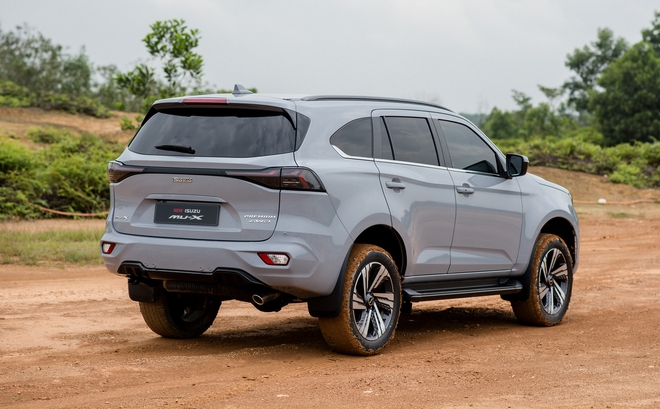 Isuzu mu-X ra mắt chưa đầy 1 tháng đã giảm giá tại đại lý: Bản tiêu chuẩn còn 914 triệu đồng, chưa giảm sâu như Everest - Ảnh 5.