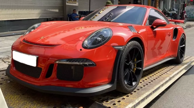 Siêu xe Porsche 911 GT3 RS 991.1 lần đầu lộ diện sau nhiều năm ẩn cư trong garage - Ảnh 2.