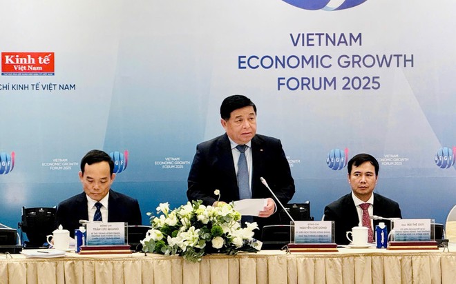 Phó Thủ tướng Nguyễn Chí Dũng phát biểu tại Diễn đàn Tăng trưởng kinh tế Việt Nam 2025. Ảnh: VGP