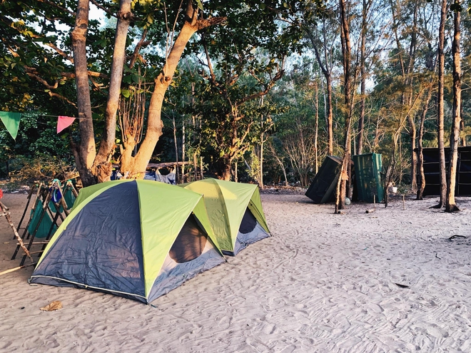 Hòn đảo hoang sơ thuộc tỉnh miền Trung, du khách nhận xét: "Ngỡ ngàng vì nước biển quá xanh!" - Ảnh 13.