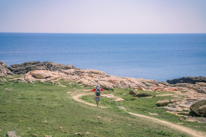 Hòn đảo hoang sơ thuộc tỉnh miền Trung, du khách nhận xét: "Ngỡ ngàng vì nước biển quá xanh!" - Ảnh 5.