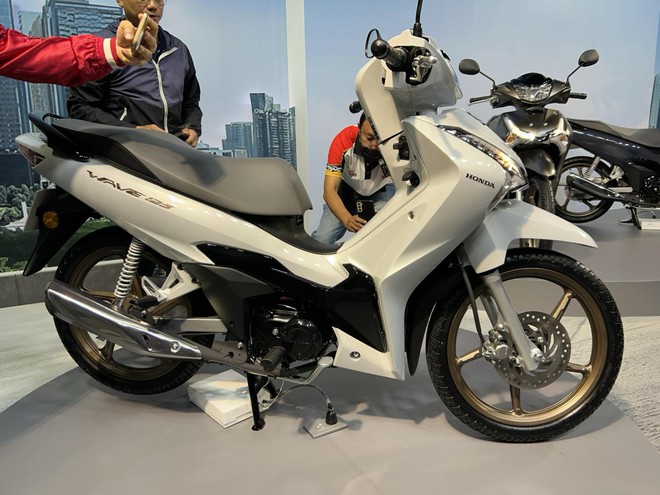 Ra mắt Honda Wave 125 đời mới: Có khóa thông minh và phanh "một được hai", siêu tiết kiệm xăng 71,4km/lít - Ảnh 12.