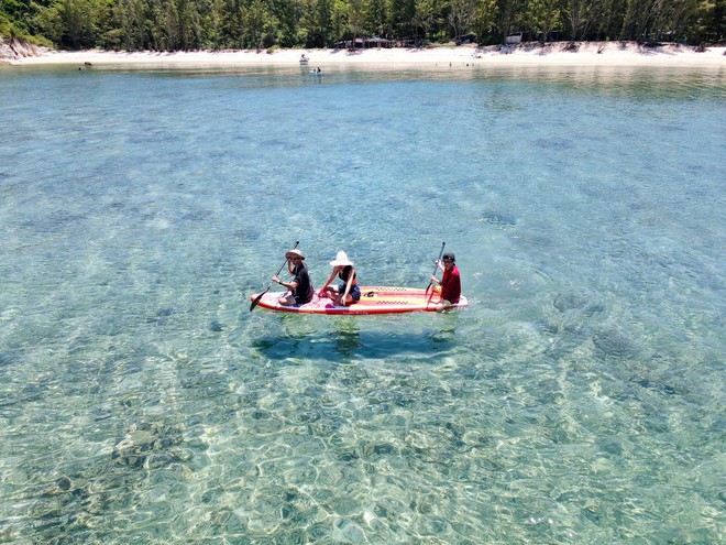 Hòn đảo hoang sơ thuộc tỉnh miền Trung, du khách nhận xét: "Ngỡ ngàng vì nước biển quá xanh!" - Ảnh 7.