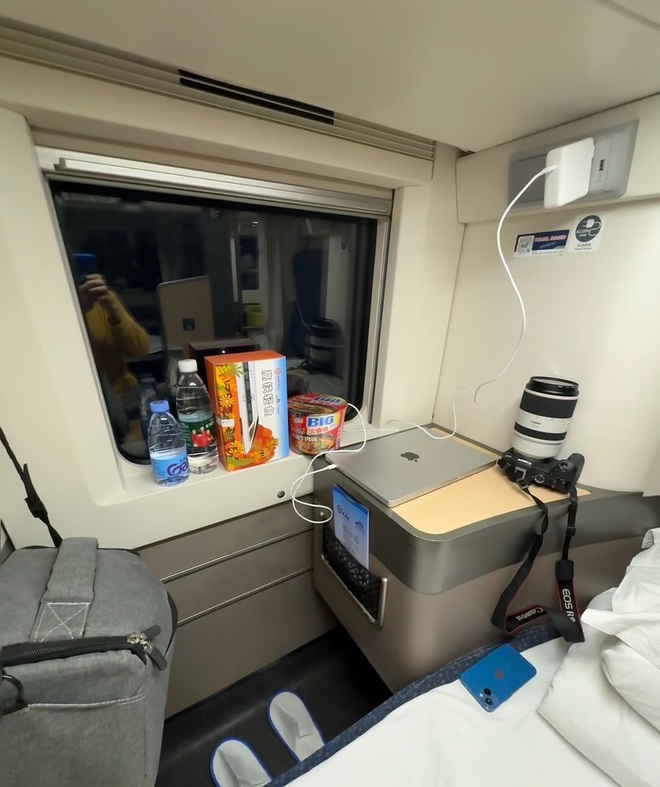 Chuyến tàu 2 tầng đi đêm, chạy 250km/giờ, du khách nhận xét: Như khách sạn di động - Ảnh 4.