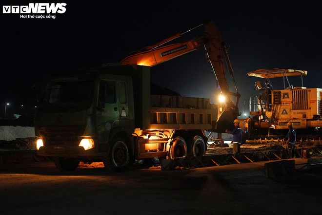 Cảnh làm việc xuyên đêm ở đại công trường sân bay Long Thành - Ảnh 7.