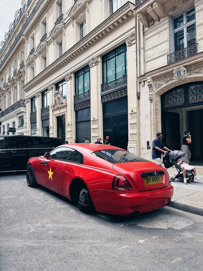 Xe Rolls-Royce 'cờ đỏ sao vàng' ở châu Âu hút 20.000 lượt tương tác, nhiều người hỏi: Sao chỉ có 3 bánh? - Ảnh 3.