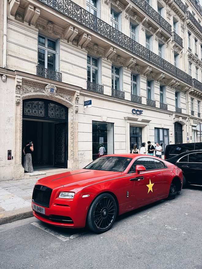 Xe Rolls-Royce 'cờ đỏ sao vàng' ở châu Âu hút 20.000 lượt tương tác, nhiều người hỏi: Sao chỉ có 3 bánh? - Ảnh 2.