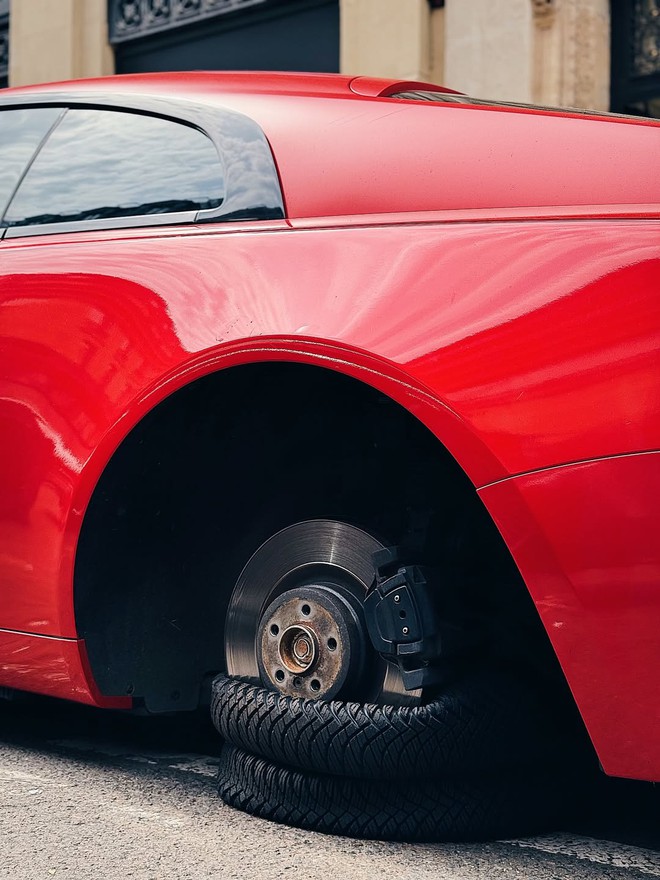 Xe Rolls-Royce 'cờ đỏ sao vàng' ở châu Âu hút 20.000 lượt tương tác, nhiều người hỏi: Sao chỉ có 3 bánh? - Ảnh 7.