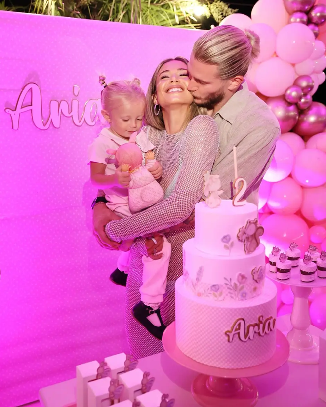 Nữ MC "bốc lửa" gây tranh cãi với bộ váy xuyên thấu tại tiệc sinh nhật con gái - Ảnh 5.