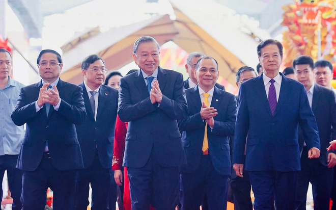 Tổng Bí thư Tô Lâm, Thủ tướng Chính phủ Phạm Minh Chính, nguyên Thủ tướng Chính phủ Nguyễn Tấn Dũng dự lễ khởi công, khánh thành 250 công trình. Ảnh: VGP