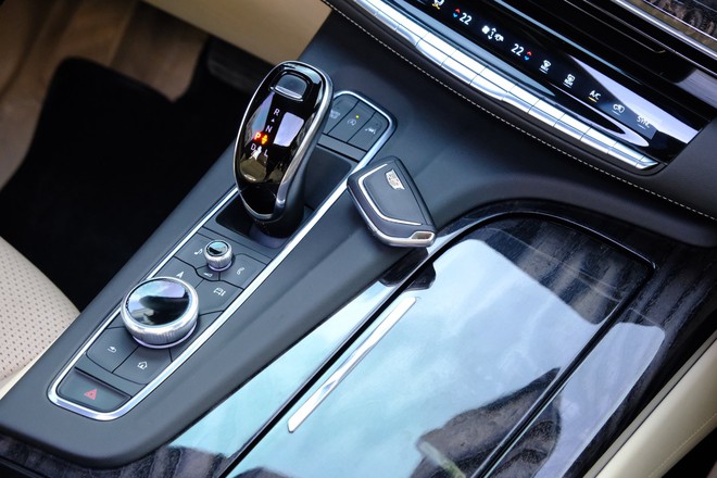 Xe Mỹ cực hiếm ở Việt Nam vừa rao bán: Chung động cơ VinFast President, đồng hồ hé lộ mức ăn xăng khủng - Ảnh 11.