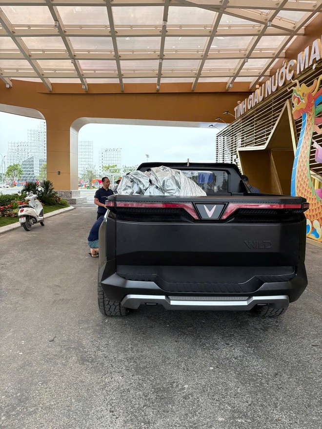Bán tải điện VinFast VF Wild bất ngờ tái xuất: Một điểm khác hoàn toàn chiếc xe từng được trưng bày - Ảnh 4.