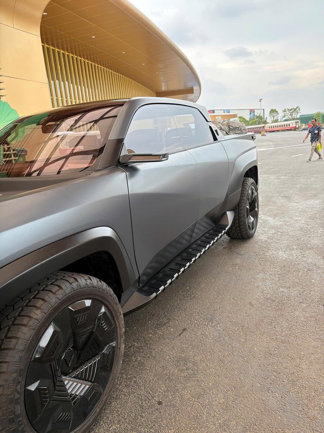 Bán tải điện VinFast VF Wild bất ngờ tái xuất: Một điểm khác hoàn toàn chiếc xe từng được trưng bày - Ảnh 3.