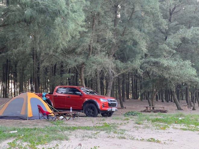 Ngoài Sầm Sơn, Thanh Hóa còn có bãi biển cách đó chỉ 40km, du khách nhận xét: Vắng, sạch hơn nhiều nơi! - Ảnh 6.