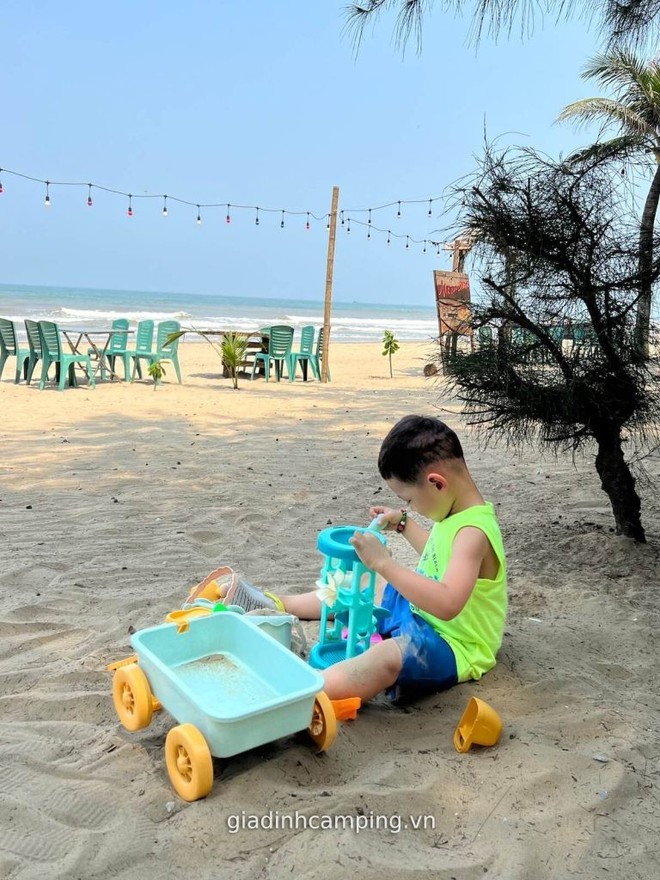 Ngoài Sầm Sơn, Thanh Hóa còn có bãi biển cách đó chỉ 40km, du khách nhận xét: Vắng, sạch hơn nhiều nơi! - Ảnh 5.