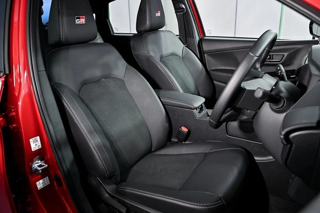 Cận cảnh Toyota Vios hybrid vừa ra mắt - Ảnh 12.