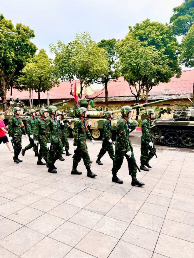 Nơi được mệnh danh ở vị trí độc tôn, "có 1-0-2" để xem diễu binh 2/9: Đại lý báo giá phòng gây bất ngờ! - Ảnh 2.