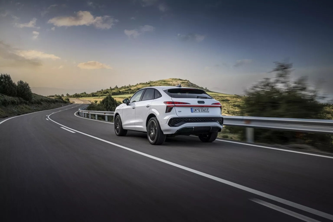 Audi Q3 Sportback 2026 ra mắt: Màn lớn hơn, mạnh tới 268 mã lực, có bản chạy được 117km không cần xăng - Ảnh 9.