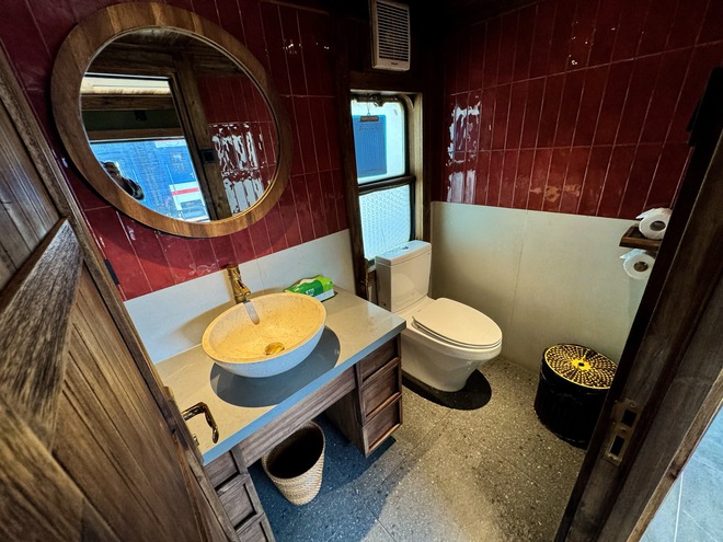 Chuyến tàu đi chưa tới 300km, giá vé từ 800.000đ, du khách nhận xét: "Tàu Việt Nam sạch nhất tôi từng đi" - Ảnh 5.