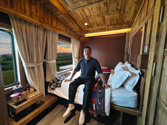 Chuyến tàu đi chưa tới 300km, giá vé từ 800.000đ, du khách nhận xét: "Tàu Việt Nam sạch nhất tôi từng đi" - Ảnh 1.