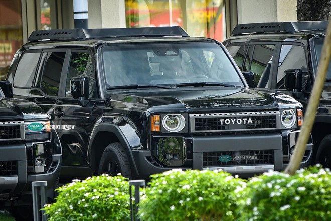 L&ocirc; Toyota Prado &lsquo;lạ&rsquo; xuất hiện tại Việt Nam: Thiết kế kh&aacute;c biệt, động cơ hybrid mạnh hơn hẳn xe ch&iacute;nh h&atilde;ng - Ảnh 3.