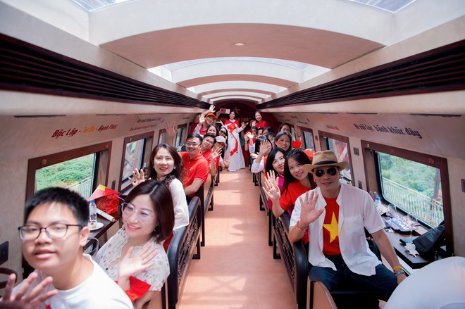 Chuyến tàu 2 tầng chạy qua 5 ga, lần đầu tiên xuất hiện tại Hà Nội: Thông tin mới nhất về giá vé, thời gian chạy - Ảnh 6.