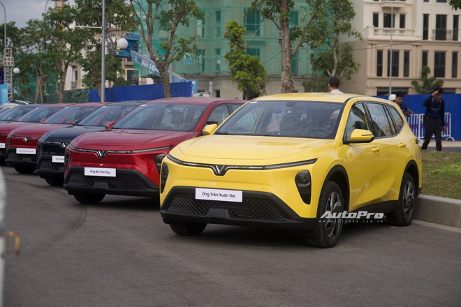 Khi mọi người c&ograve;n đang tranh c&atilde;i gi&aacute; 749 triệu cho Limo Green &lsquo;si&ecirc;u base&rsquo; th&igrave; người mua 10.000 xe n&oacute;i g&igrave;? - Ảnh 4.