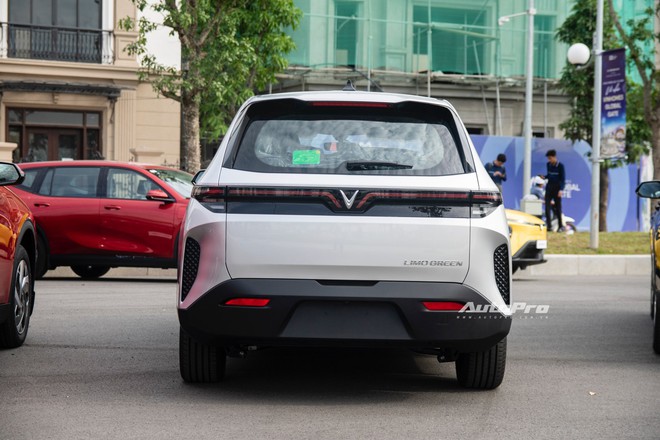 Khi mọi người c&ograve;n đang tranh c&atilde;i gi&aacute; 749 triệu cho Limo Green &lsquo;si&ecirc;u base&rsquo; th&igrave; người mua 10.000 xe n&oacute;i g&igrave;? - Ảnh 7.