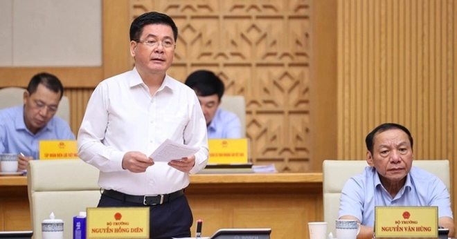 Bộ trưởng Bộ Công Thương Nguyễn Hồng Diên phát biểu tại phiên họp sáng 7/8. Ảnh: VGP