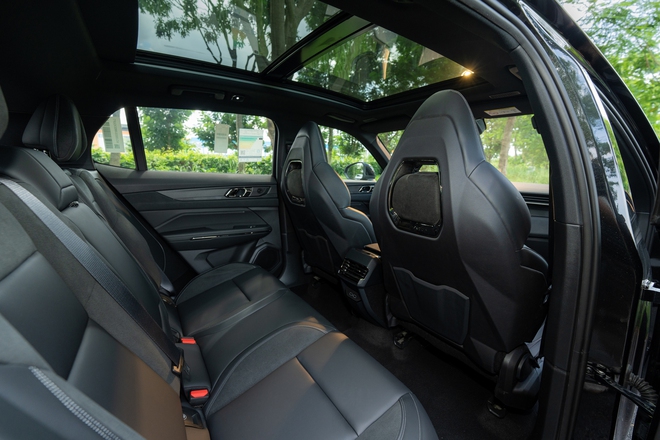 Chi tiết Lynk & Co 01 bản 'base' vừa ra mắt: Giá rẻ hơn 80 triệu đồng, bỏ một số tính năng nhưng vẫn còn ADAS - Ảnh 20.