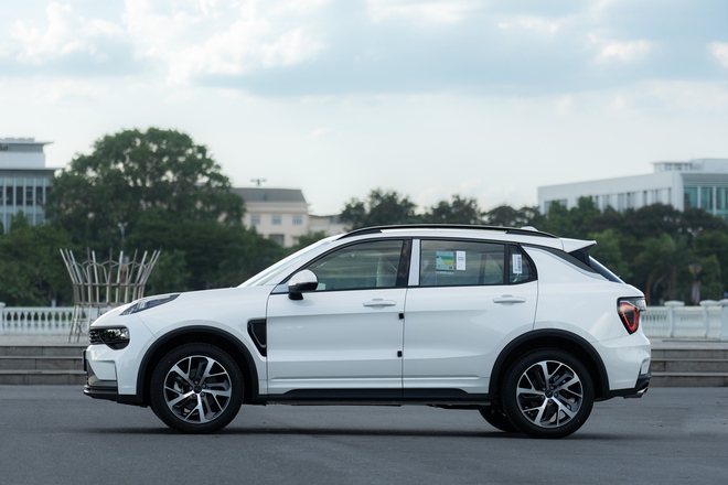 Chi tiết Lynk & Co 01 bản 'base' vừa ra mắt: Giá rẻ hơn 80 triệu đồng, bỏ một số tính năng nhưng vẫn còn ADAS - Ảnh 8.