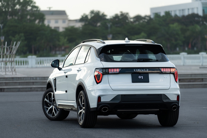 Chi tiết Lynk & Co 01 bản 'base' vừa ra mắt: Giá rẻ hơn 80 triệu đồng, bỏ một số tính năng nhưng vẫn còn ADAS - Ảnh 11.