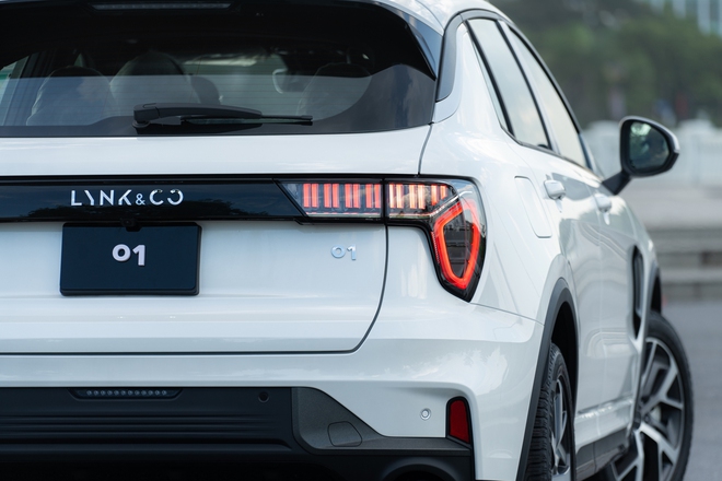 Chi tiết Lynk & Co 01 bản 'base' vừa ra mắt: Giá rẻ hơn 80 triệu đồng, bỏ một số tính năng nhưng vẫn còn ADAS - Ảnh 12.