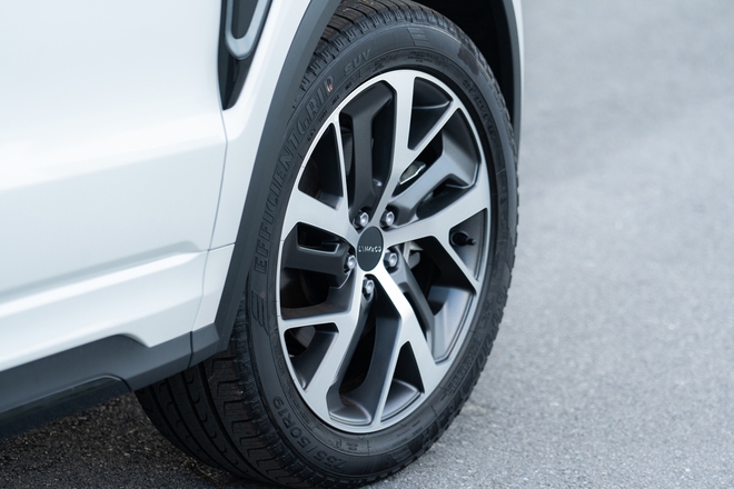 Chi tiết Lynk & Co 01 bản 'base' vừa ra mắt: Giá rẻ hơn 80 triệu đồng, bỏ một số tính năng nhưng vẫn còn ADAS - Ảnh 9.