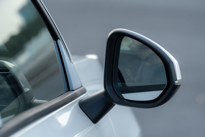 Chi tiết Lynk & Co 01 bản 'base' vừa ra mắt: Giá rẻ hơn 80 triệu đồng, bỏ một số tính năng nhưng vẫn còn ADAS - Ảnh 10.