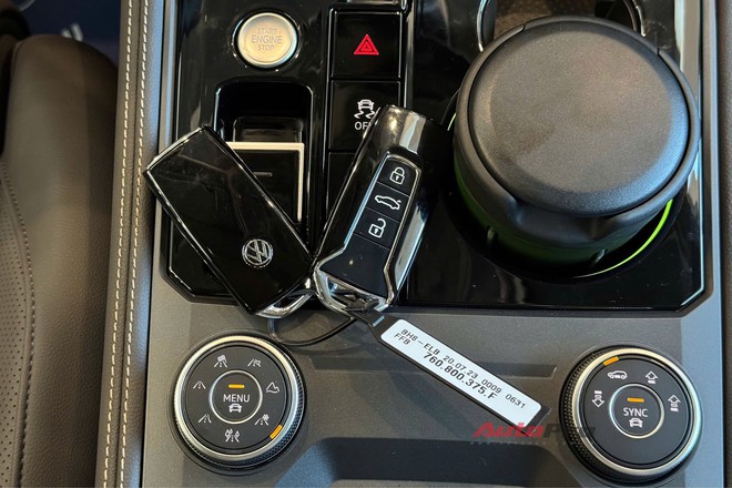 VW Touareg thêm 2 bản mới, đã về đại lý: Giá tới gần 3,4 tỷ đồng nhưng vẫn rẻ hơn Audi Q7 cả trăm triệu đồng, chưa có ADAS - Ảnh 21.
