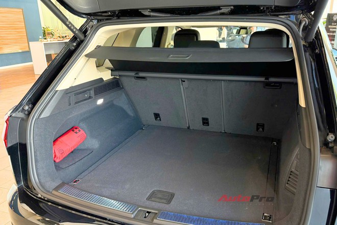 VW Touareg thêm 2 bản mới, đã về đại lý: Giá tới gần 3,4 tỷ đồng nhưng vẫn rẻ hơn Audi Q7 cả trăm triệu đồng, chưa có ADAS - Ảnh 25.