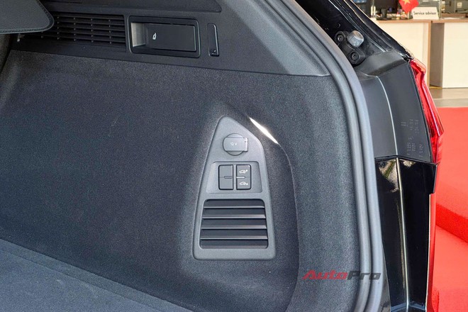 VW Touareg thêm 2 bản mới, đã về đại lý: Giá tới gần 3,4 tỷ đồng nhưng vẫn rẻ hơn Audi Q7 cả trăm triệu đồng, chưa có ADAS - Ảnh 26.