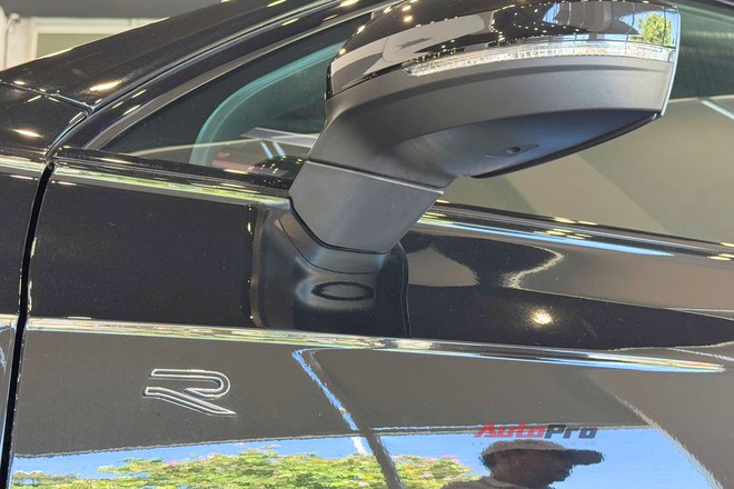 VW Touareg thêm 2 bản mới, đã về đại lý: Giá tới gần 3,4 tỷ đồng nhưng vẫn rẻ hơn Audi Q7 cả trăm triệu đồng, chưa có ADAS - Ảnh 7.