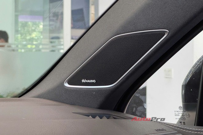 VW Touareg thêm 2 bản mới, đã về đại lý: Giá tới gần 3,4 tỷ đồng nhưng vẫn rẻ hơn Audi Q7 cả trăm triệu đồng, chưa có ADAS - Ảnh 10.