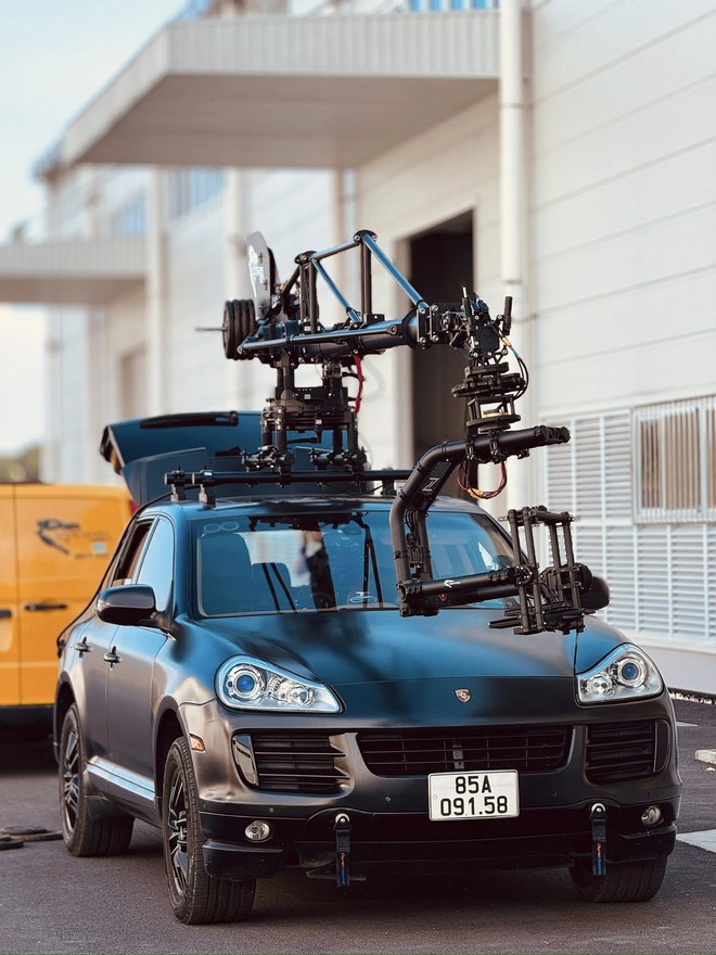 Dàn xe camera khủng của Lê Bảo Hân sẵn sàng phục vụ A80: Đoàn làm phim Fast - Ảnh 4.